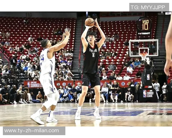 杨瀚森在防挡拆时沉退过多对抗明星后卫显得力不从心